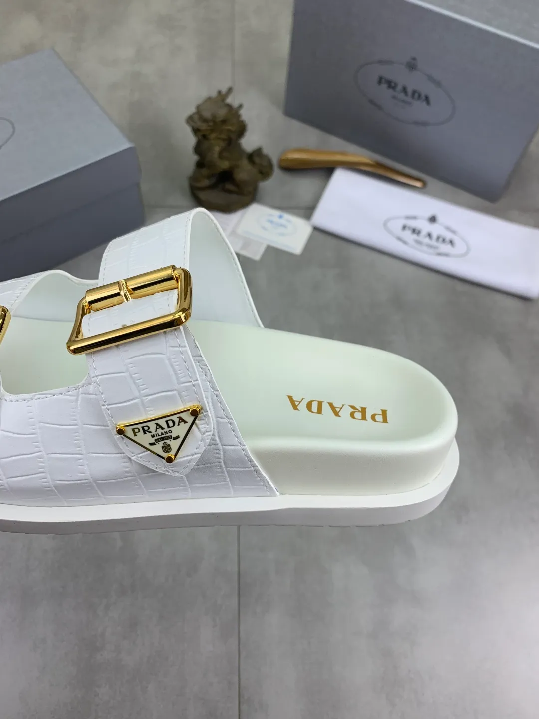 Men's shoes 💰P340💰【New style】🎁🎁🎁 PRADA Prada's new casual slippers, original official website, perfect workmanship, transmitting a kind of noble luxury, sublimating its definition of luxury in Prada's high-end extraordinary craftsmanship. Original combination outsole, code number: 38-44 (45 customized) Multiple colors 🉑️ to choose from